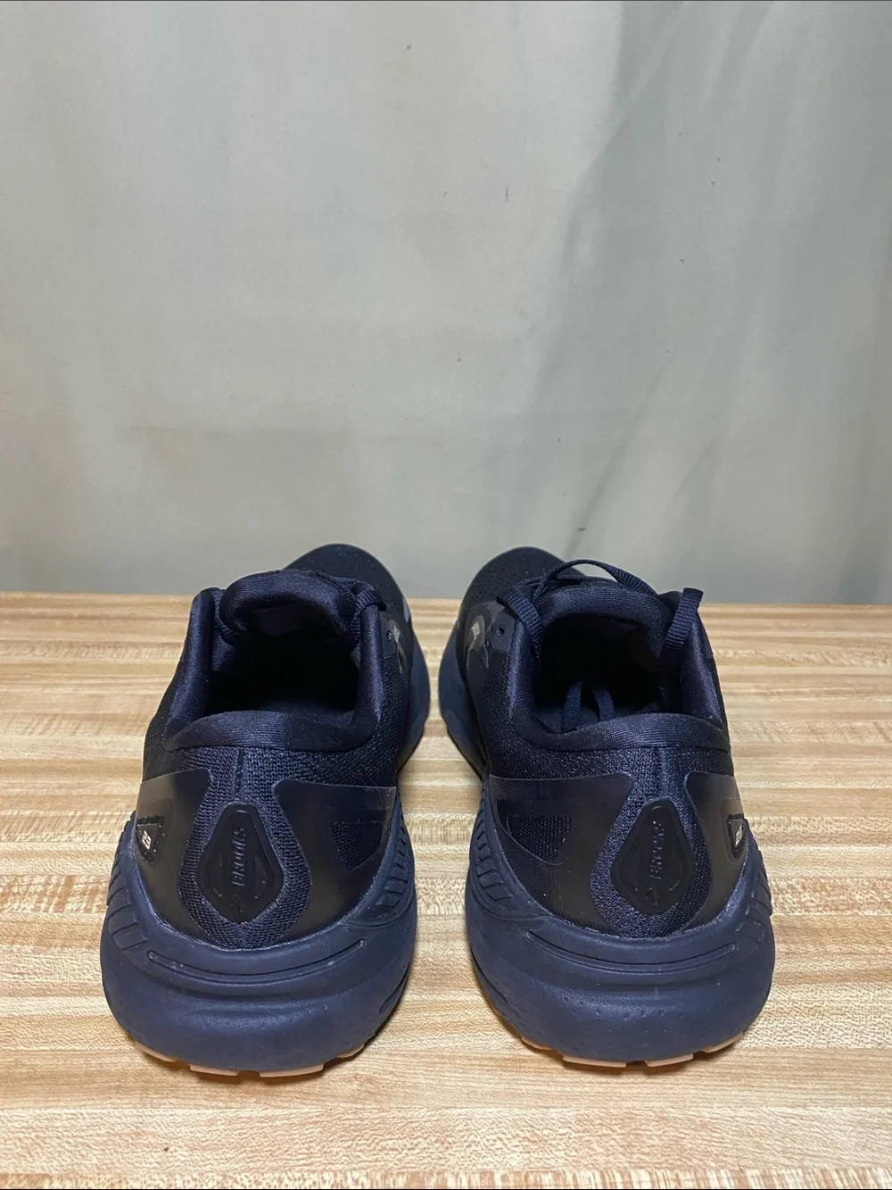 Brooks Adrenaline GTS 23 Running Shoes Black/Cream/Biscuit Size 8.5 M (D)